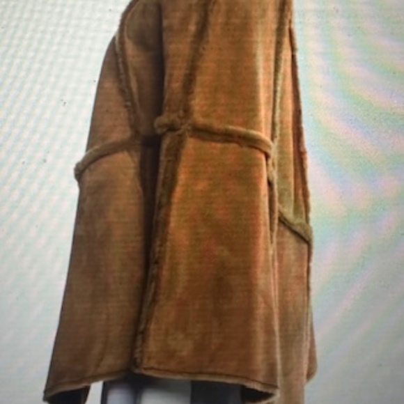 UGG Leather/Suede Poncho (S) - Picture 3 of 11